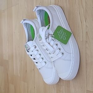 Unisex Cariuma OCA White Low-top Canvas Sneakers  Women's 5.5 Men's 4